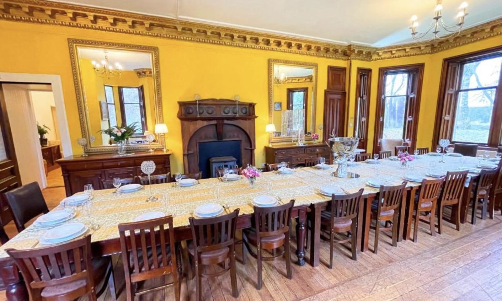 Catcune Castle — Grand dining room