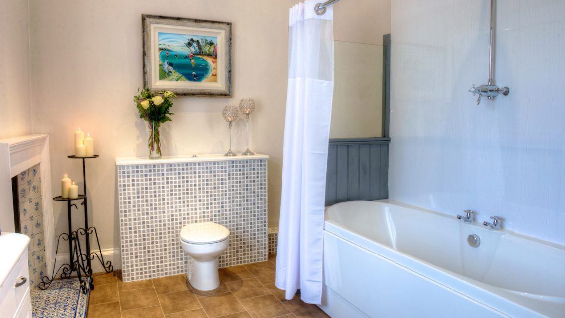 Harvieston Hall — Family bathroom