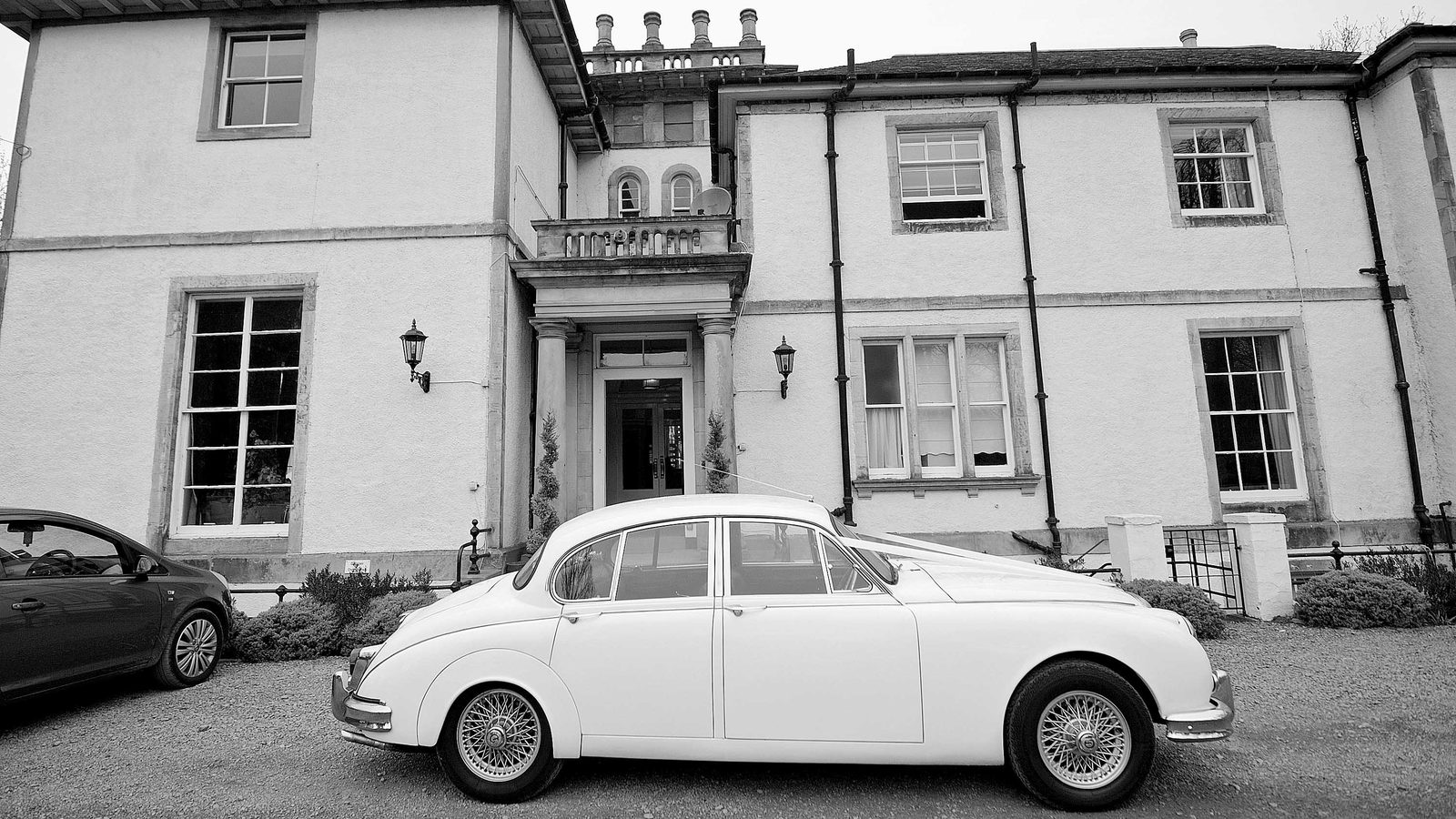 Kirkhill Mansion, wedding car at the front entrance